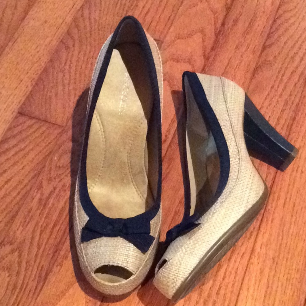 Aerosoles Beige & Blue Peep Toe Heels